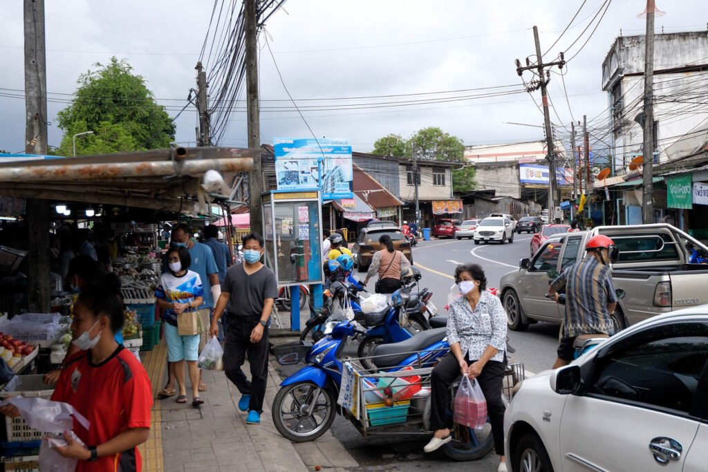 5 Foods to Eat at Phuket's Cham Cha Market (ตลาดฉำฉา)